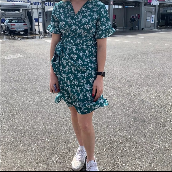 NEW Green Floral Flutter Sleeve Wrap Mini Dress Spring Summer Fashion Dress - Picture 6 of 7
